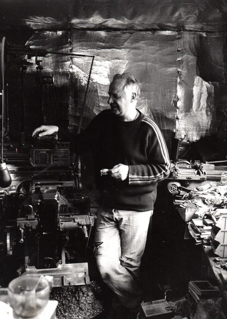 Jean-Jacques Cellier dans son atelier à Baye, photographie de Flora-Louise Cellier